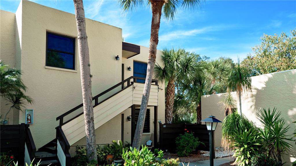 206 Lakewood Drive - Photo 1