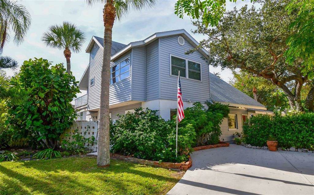 430 Island Circle - Photo 1