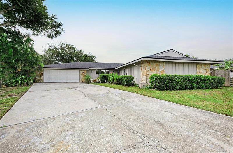 303 Hillcrest Drive - Photo 1