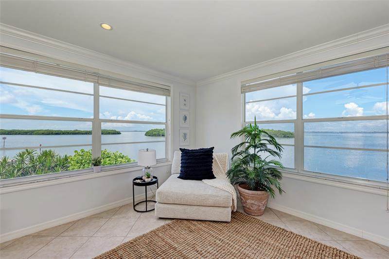 600 Sutton Place - Photo 1
