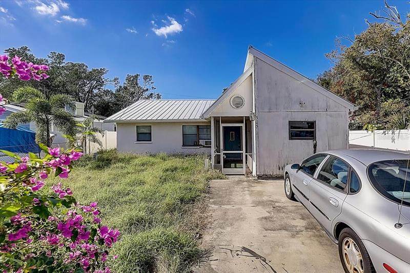305 Conrad Avenue - Photo 1