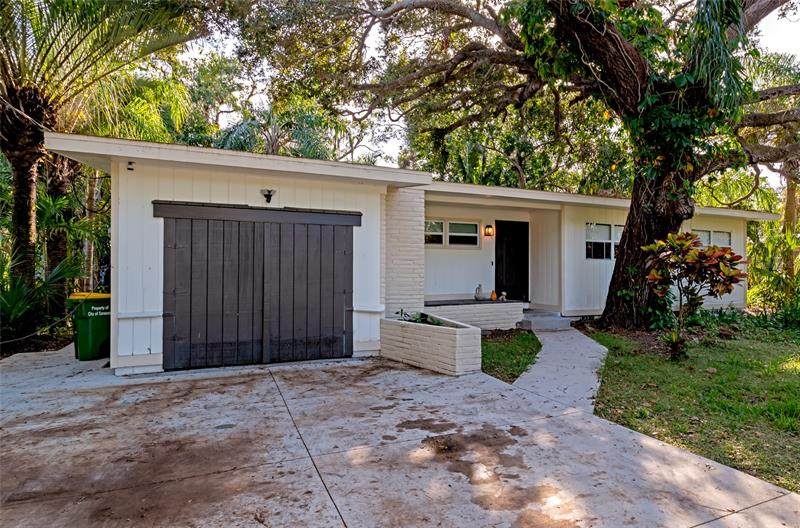952 46TH Street - Photo 1