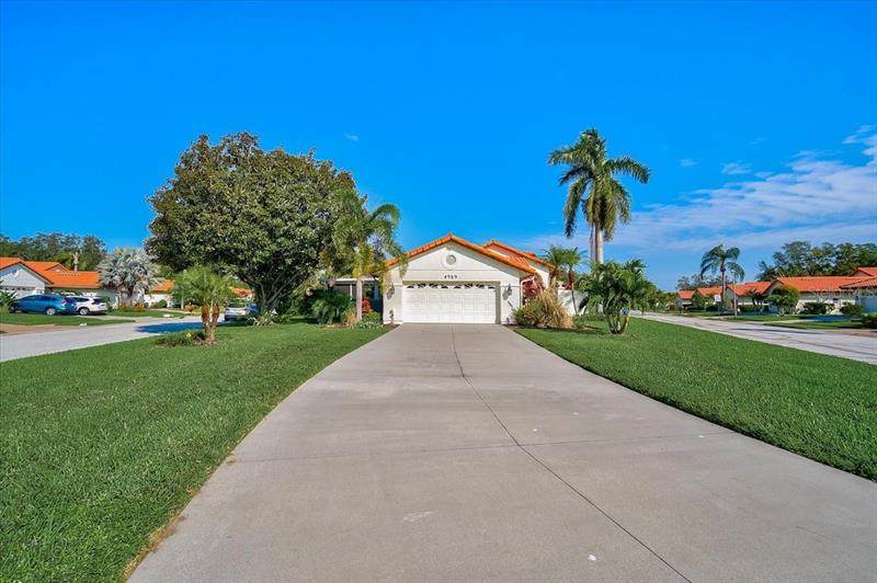 4989 Clubview Court - Photo 1