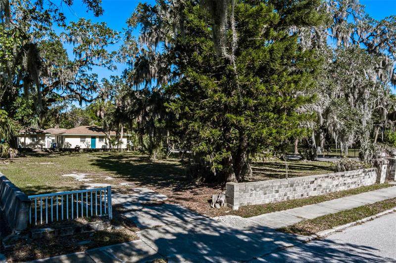 505 14TH Avenue - Photo 1
