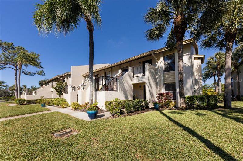 4562 Weybridge - Photo 1