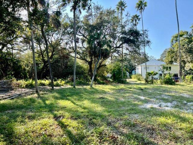 621 40TH Street - Photo 1