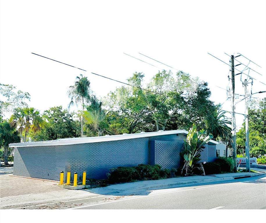 220 Tuttle Avenue - Photo 1