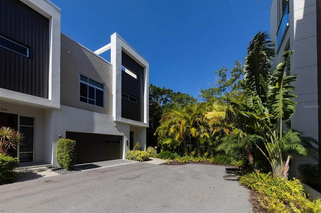 241 Cosmopolitan Court - Photo 1