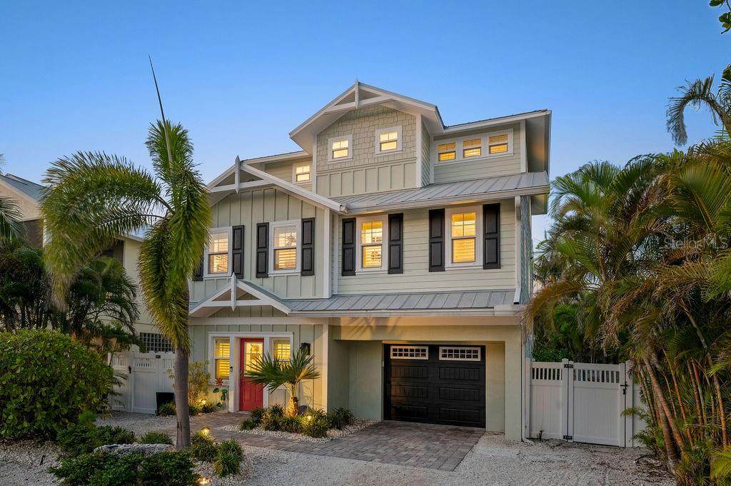 704 Gladiolus Street - Photo 1
