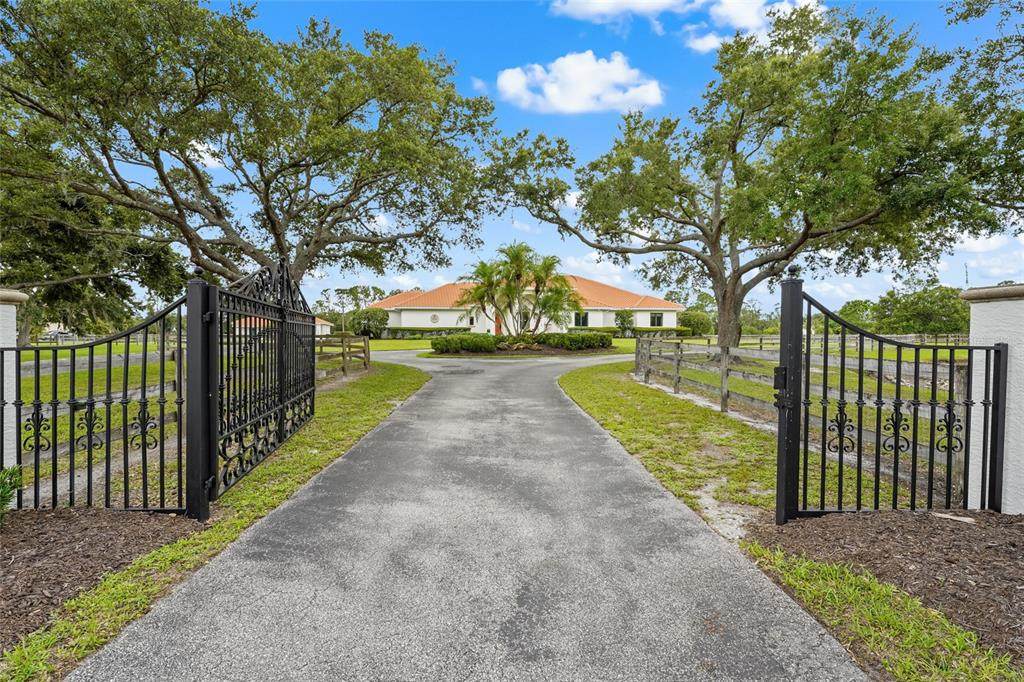7025 Saddle Creek Circle - Photo 1