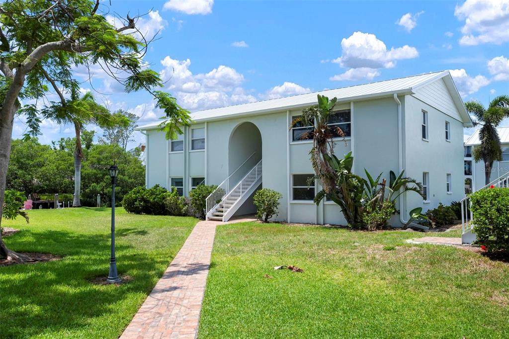 522 Pine Avenue - Photo 1