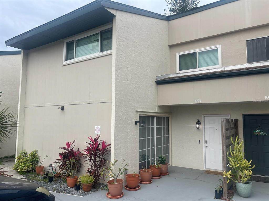 1006 Longfellow Court - Photo 1