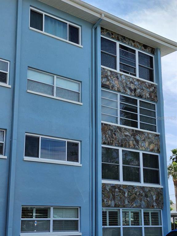 300 64TH Avenue - Photo 1