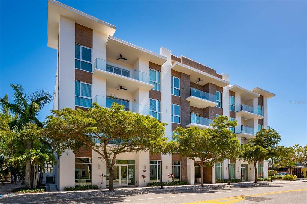 635 Orange Avenue - Photo 1