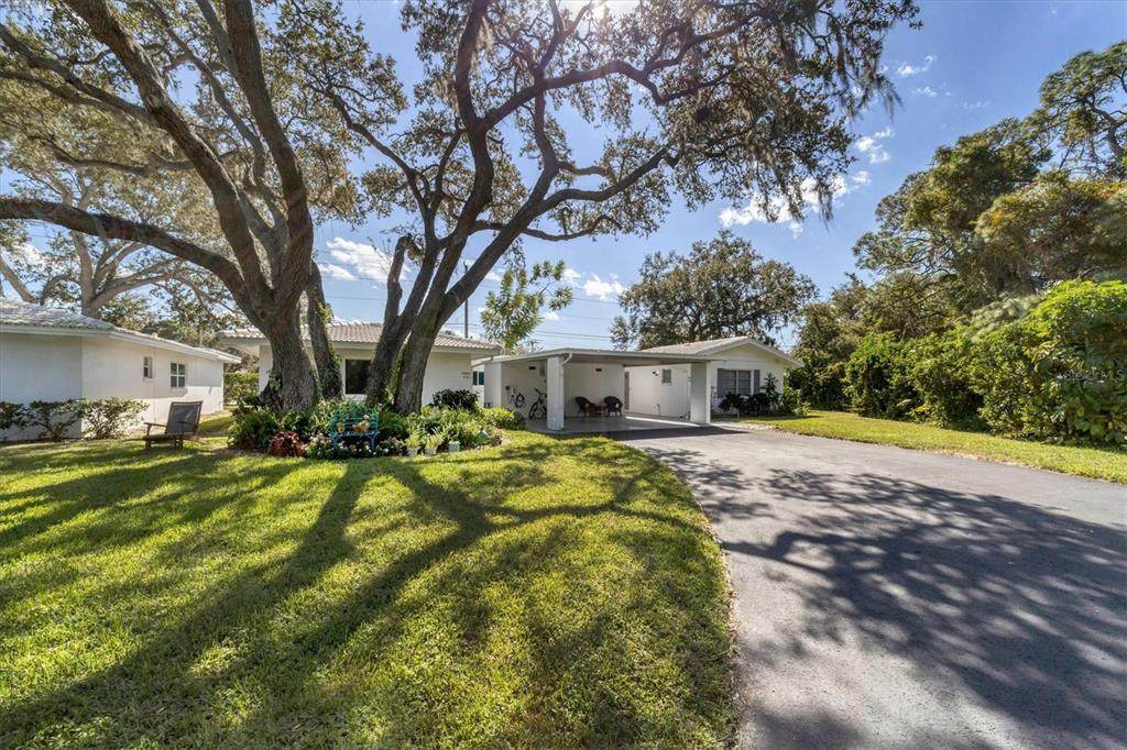 3806 Roxane Boulevard - Photo 1