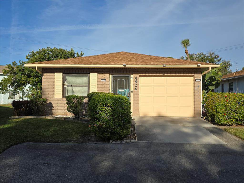 4924 Live Oak Circle - Photo 1