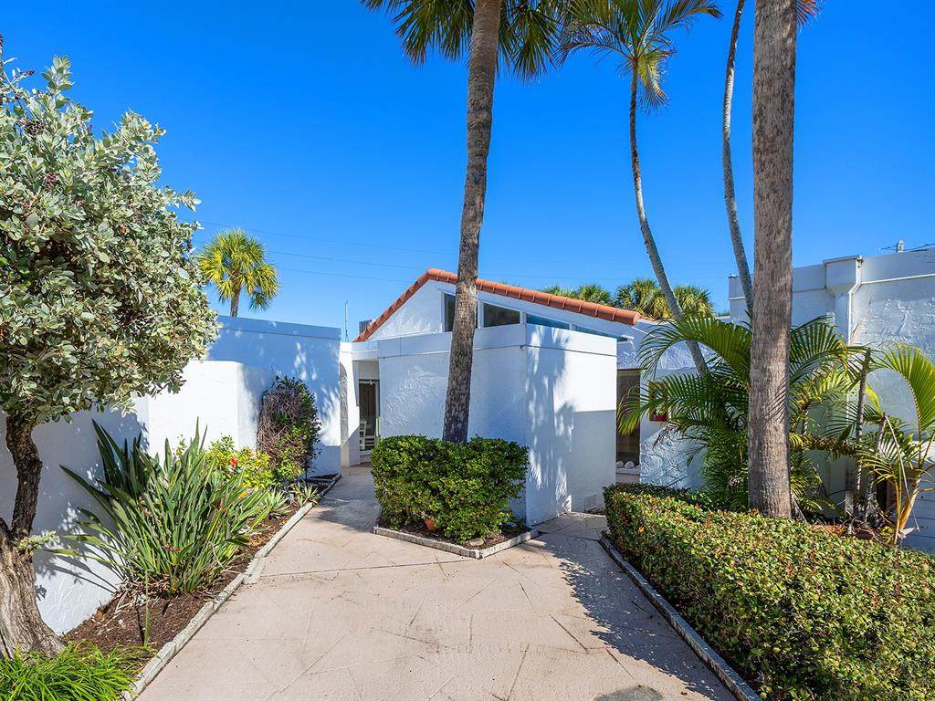 1585 Tarpon Center Drive - Photo 1