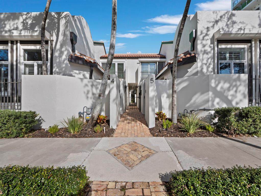 200 Cocoanut Avenue - Photo 1