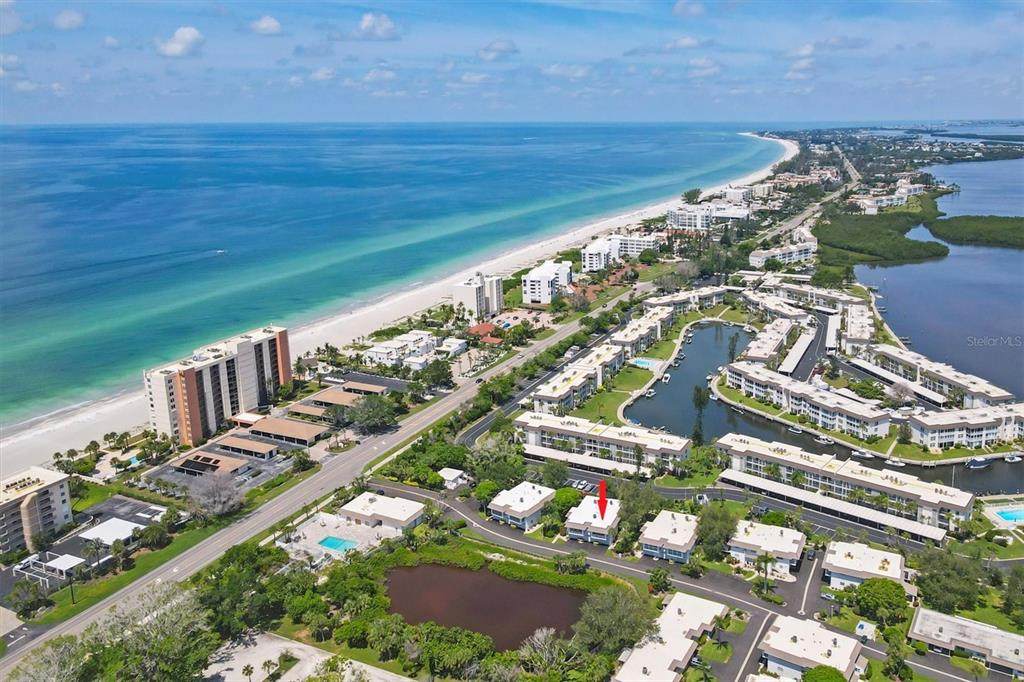 527 Sutton Place - Photo 1