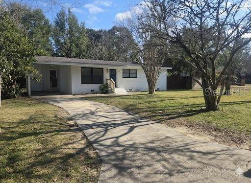 6011 Greenwood Lane - Photo 1