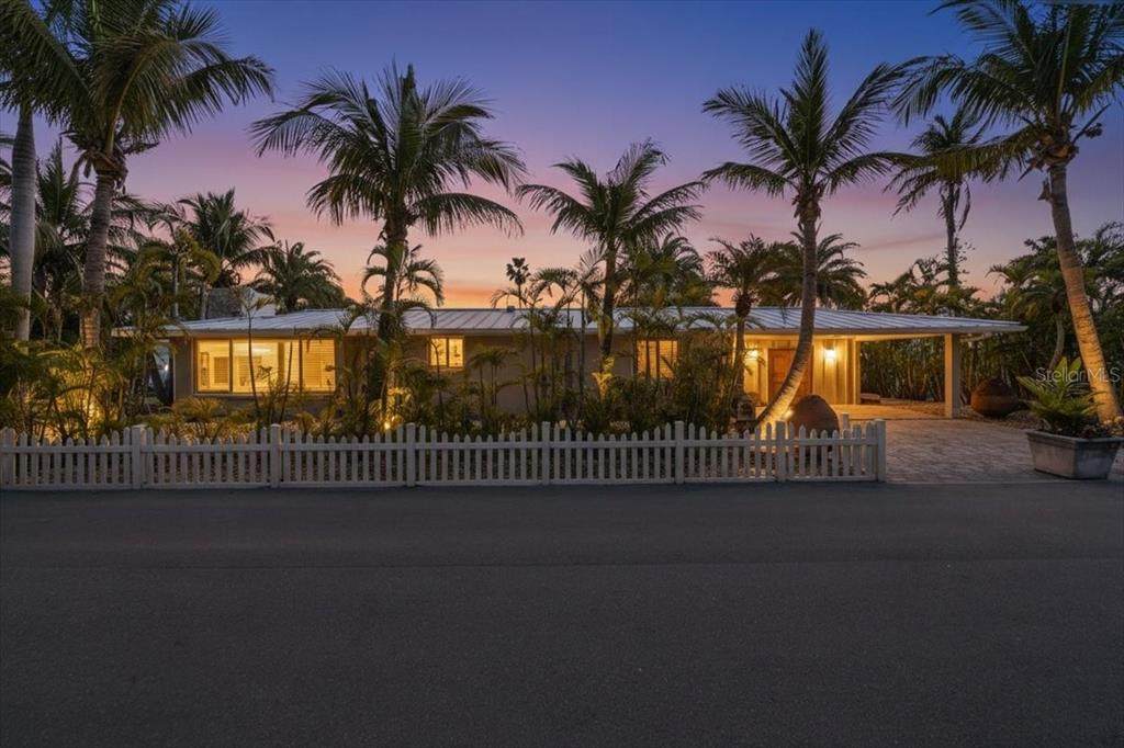 834 Jungle Queen Way - Photo 1