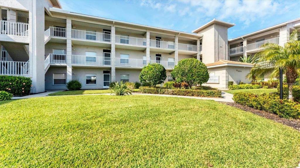 9610 Club South Circle - Photo 1