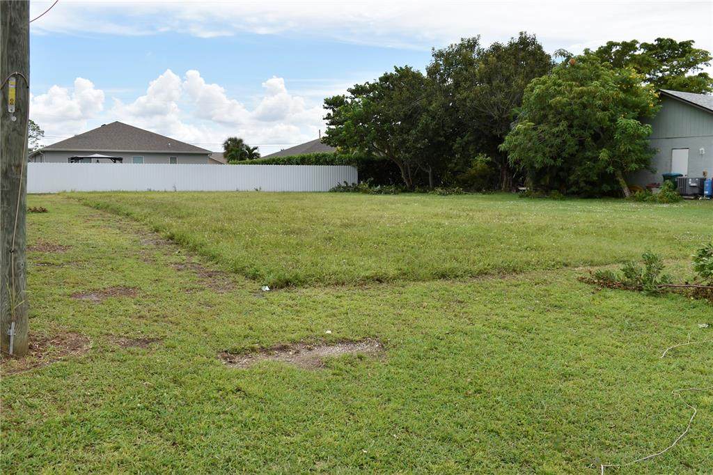 805 6TH Court - Photo 1