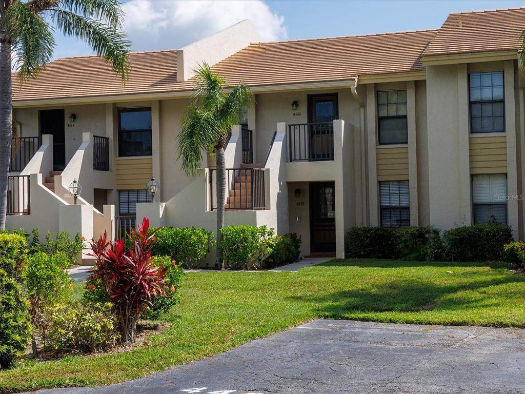 4440 Weybridge - Photo 1