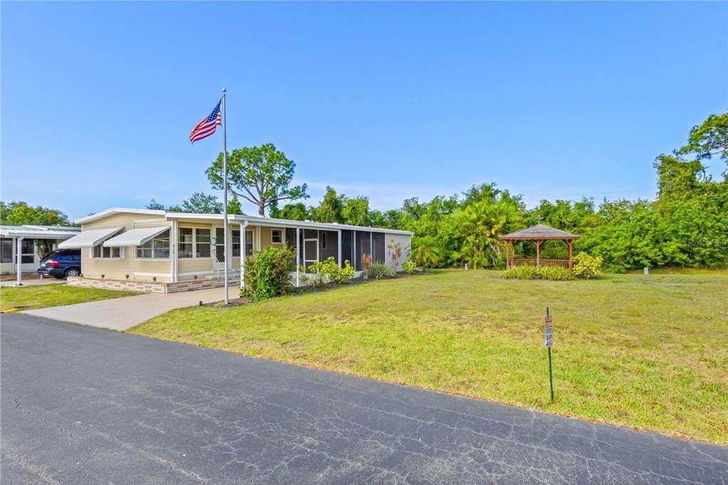 320 Tropic Drive - Photo 1