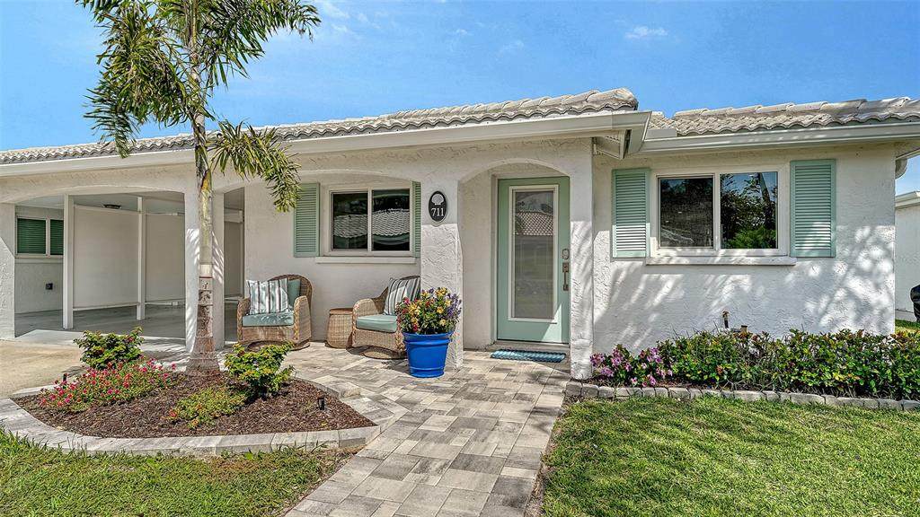711 Spanish Drive - Photo 1