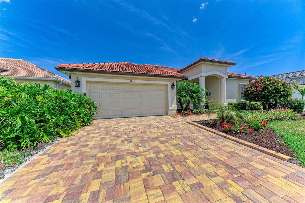 1920 Coconut Palm Circle - Photo 1