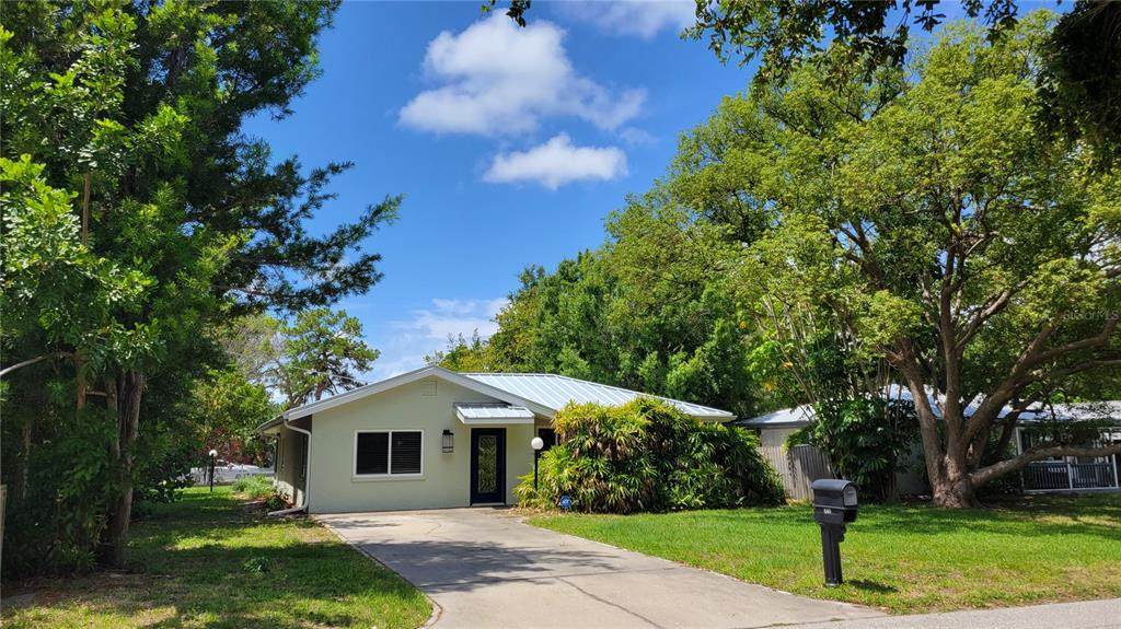 640 47TH Street - Photo 1