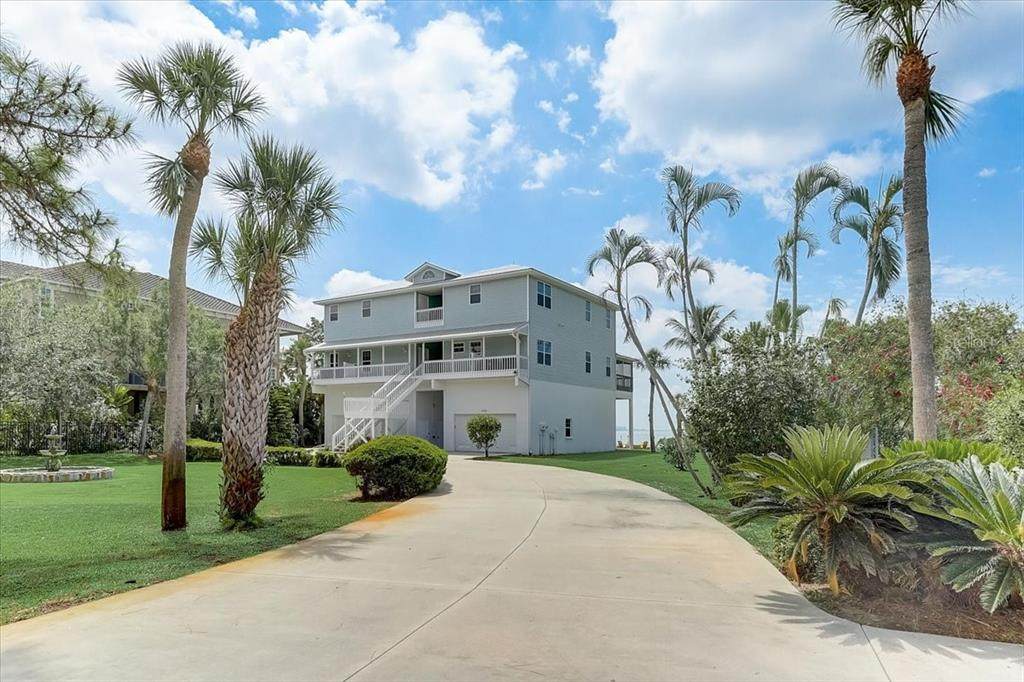 2424 Bay Drive - Photo 1