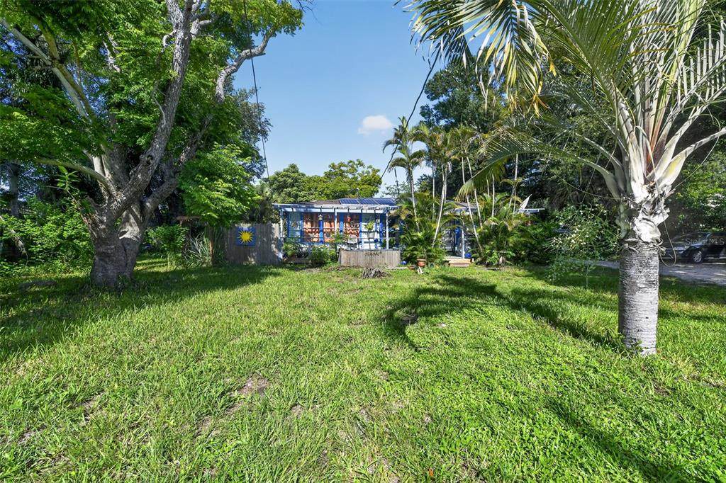 806 35TH Street - Photo 1