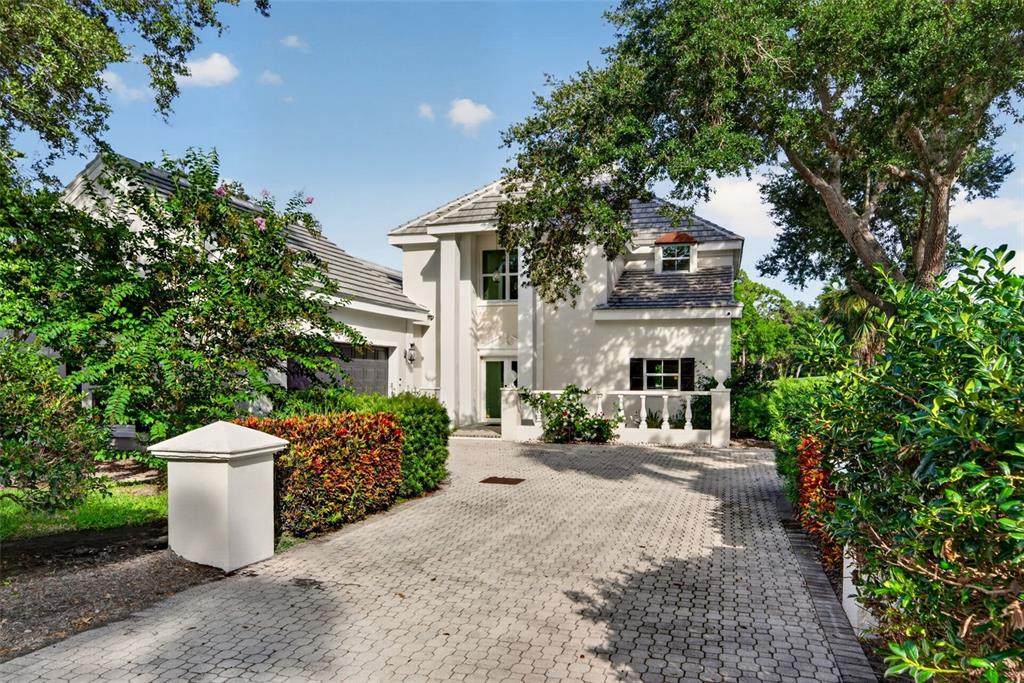 226 Saint James Park - Photo 1