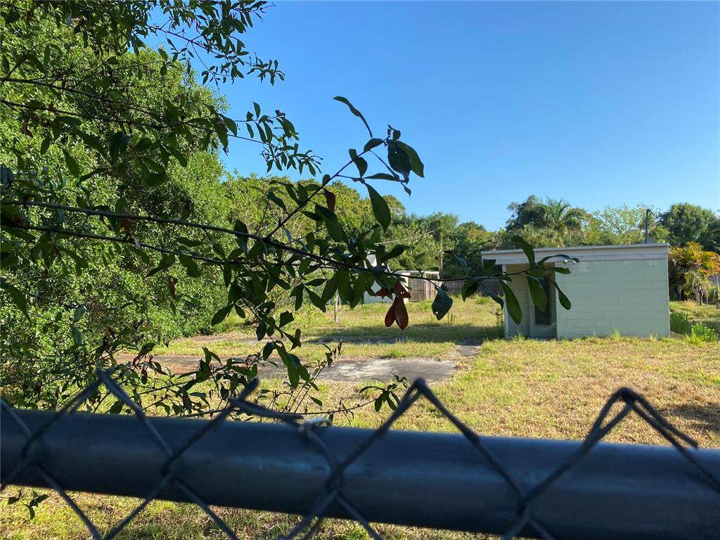 2124 Dixie Avenue - Photo 1