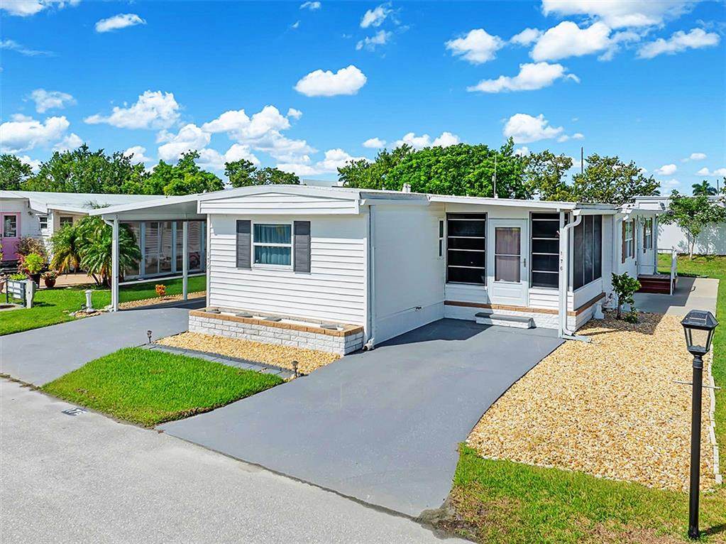 176 Manatee Loop - Photo 1