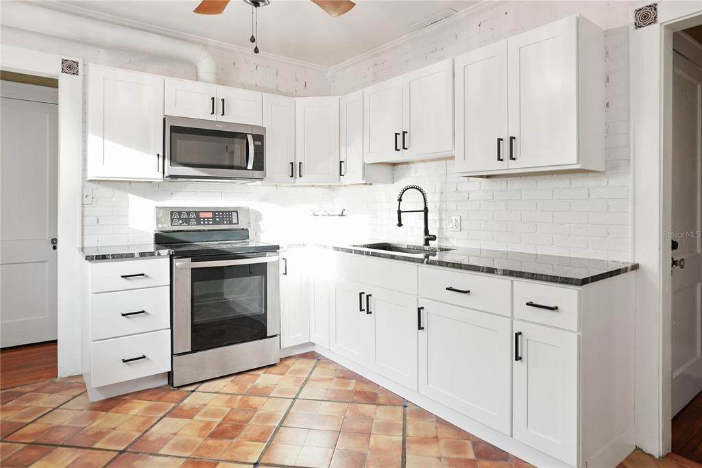 1013 Magnolia Drive - Photo 1