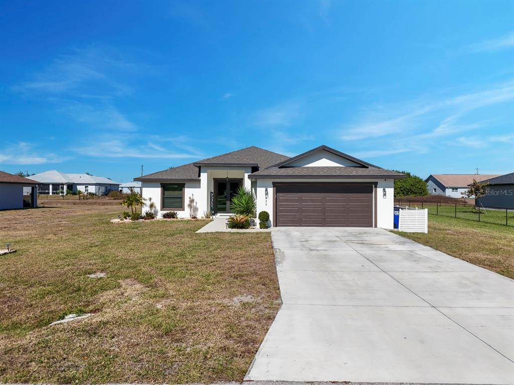 633 Carrillon Avenue - Photo 1