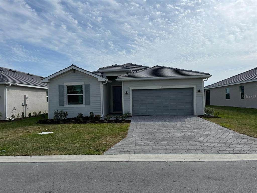 7913 Lakes Edge Lane - Photo 1
