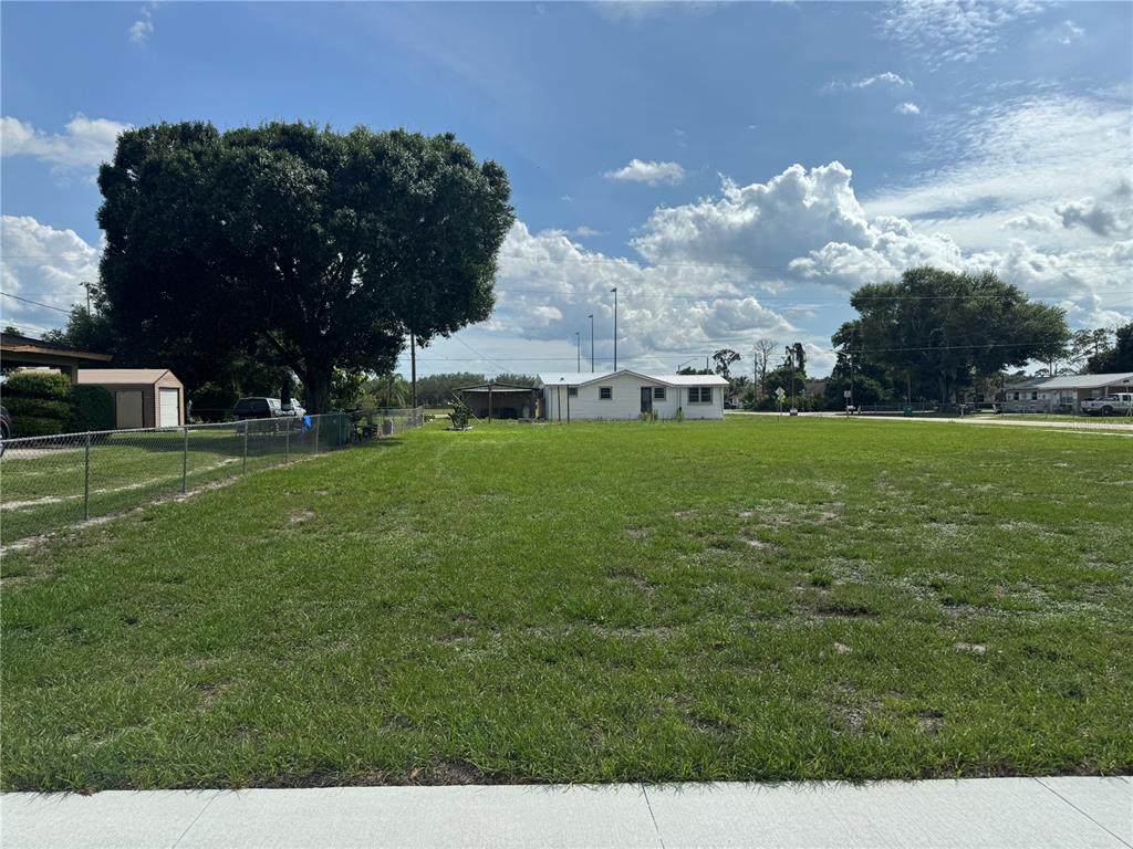  Glades Avenue - Photo 1