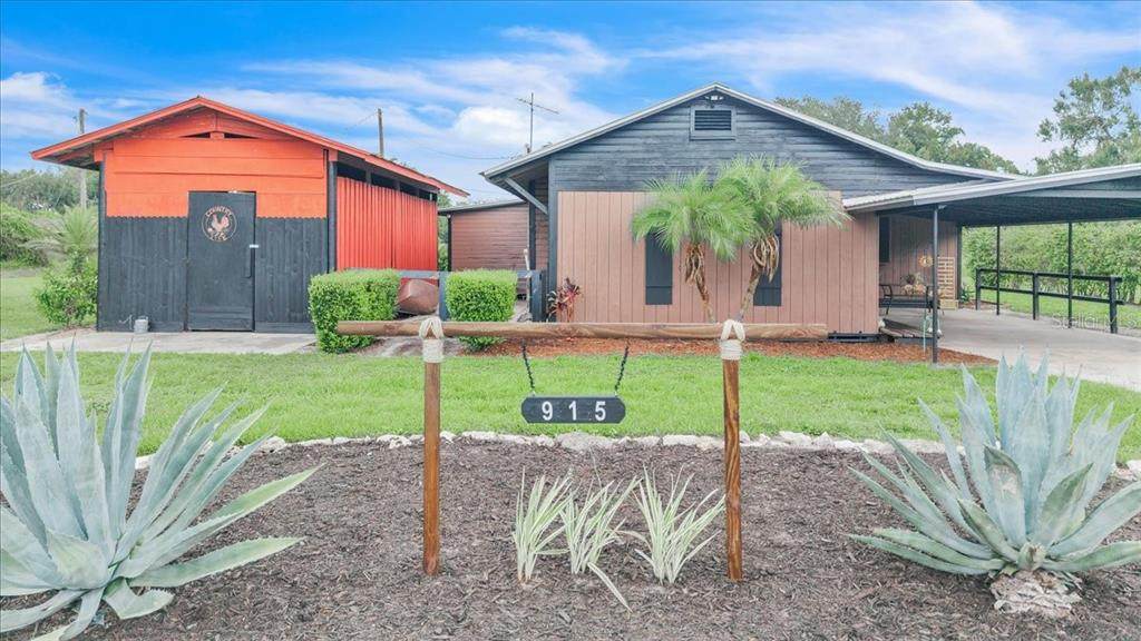 915 Charles Street - Photo 1