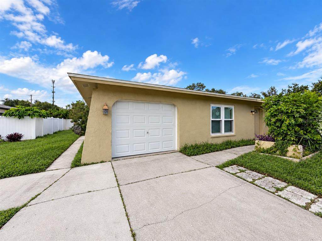 902 Shannon Court - Photo 1