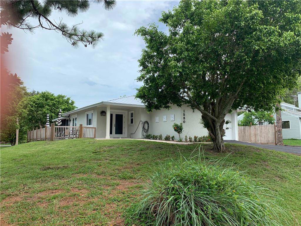 1580 Queen Road - Photo 1