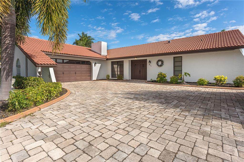 329 Oakwood Circle - Photo 1
