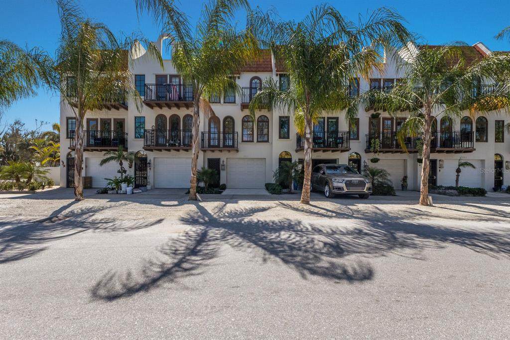 530 5TH Street - Photo 1