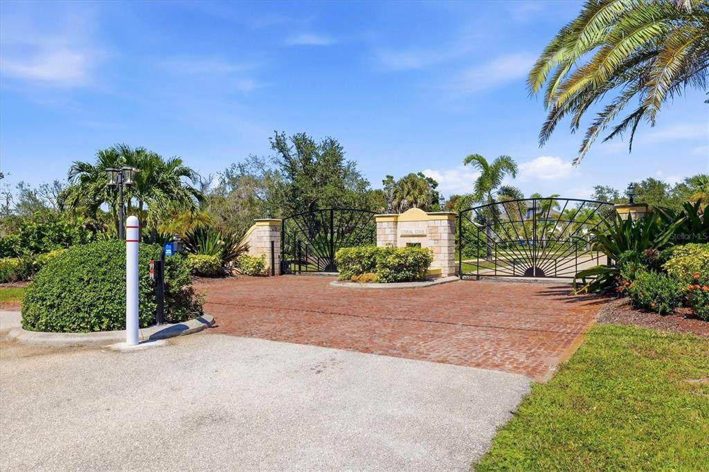 10060 Creekside Drive - Photo 1