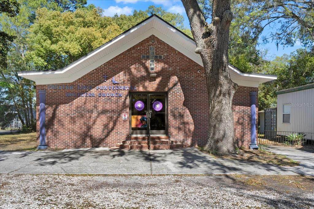 1434 Oakhurst Avenue - Photo 1