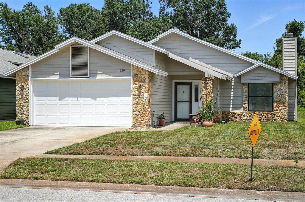 920 Lakewood Terrace - Photo 1