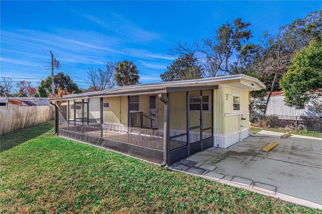 1517 Avenue C - Photo 1